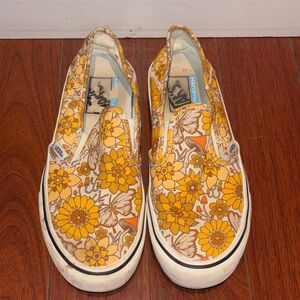Vans Women's Yellow and Cream Floral Slip-On Sneakers size 8.5